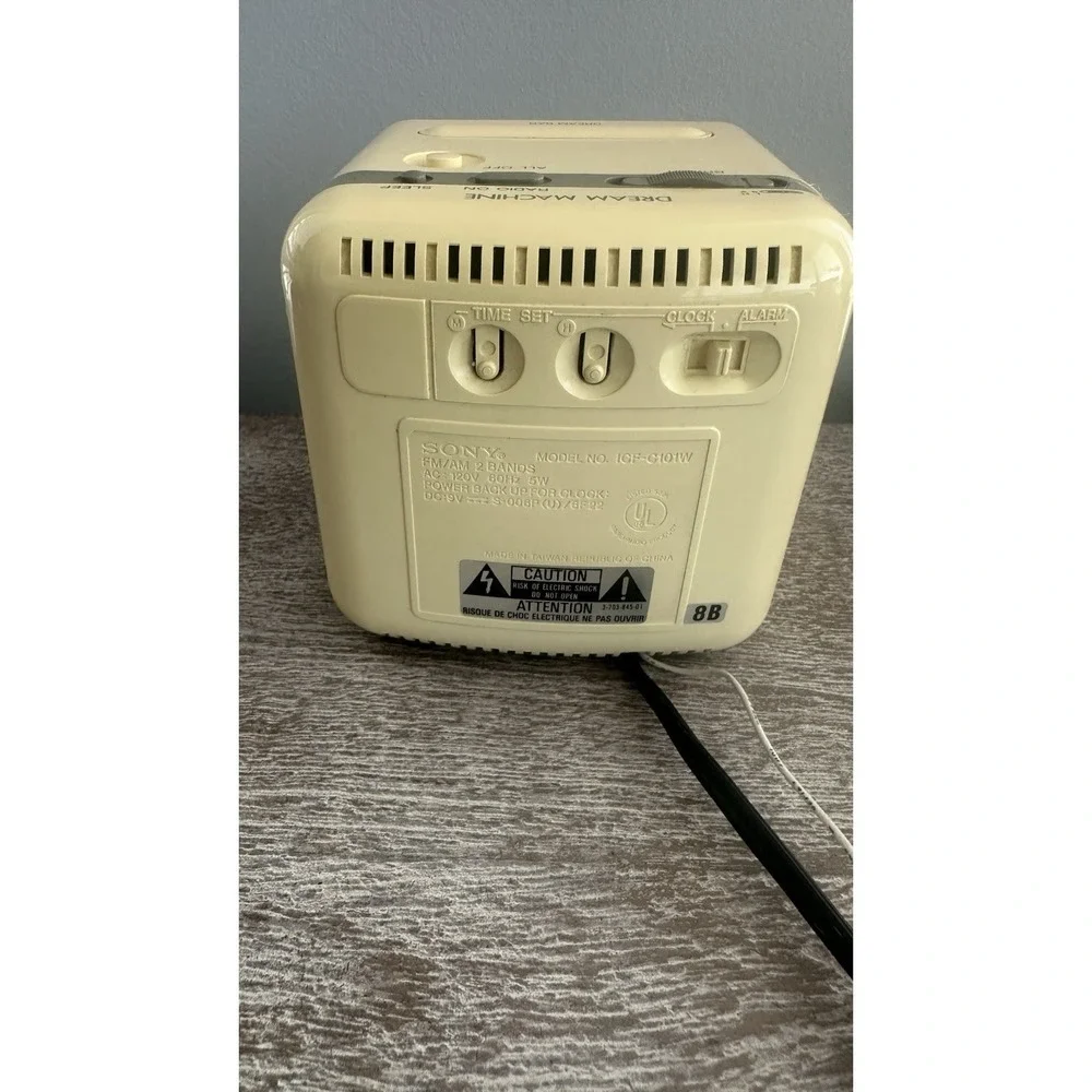 Vintage Sony Dream Machine ICF-C10W AM/FM Digital Clock Radio Beige Tested Works